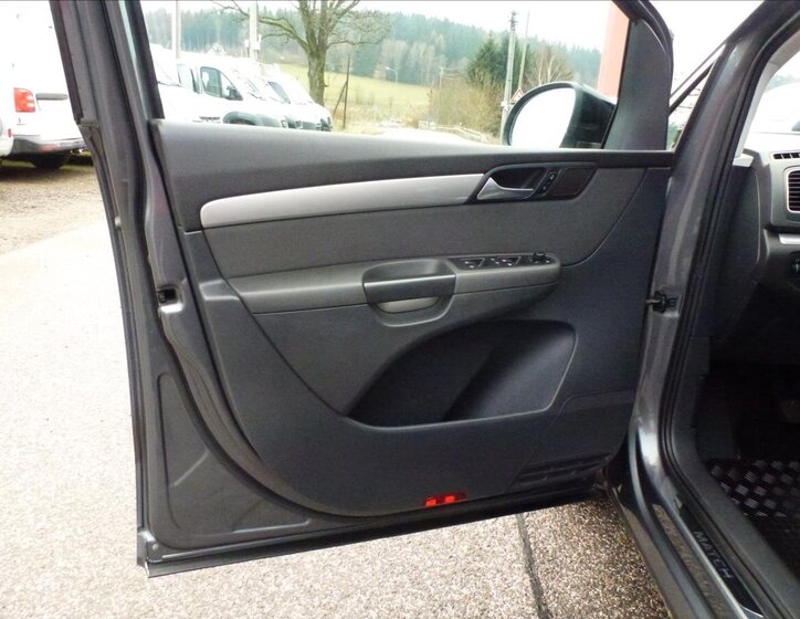 Volkswagen Sharan Kombi 2,0 l 125 kw