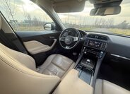 Jaguar F-Pace 11