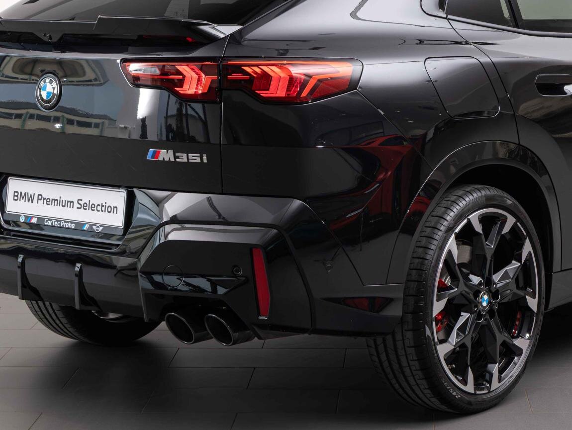 BMW X2 SUV 2,0 l 221 kw