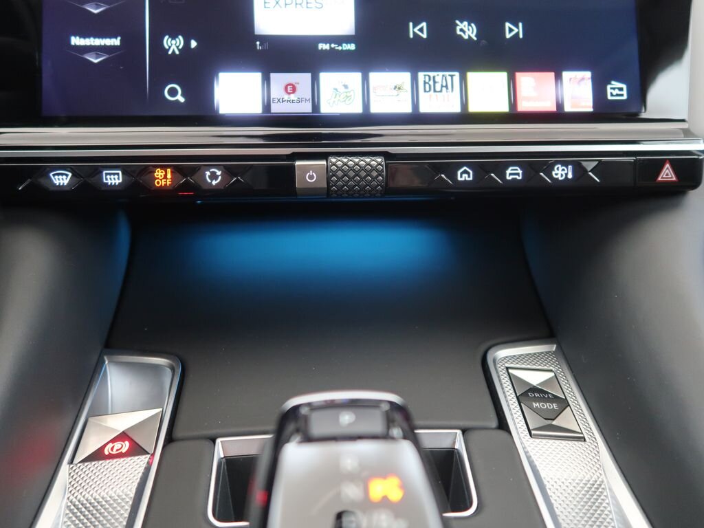 DS Automobiles DS9 Sedan / Limuzína 1,6 l 147 kw