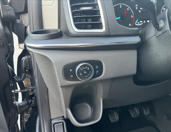 Ford Tourneo Custom 42