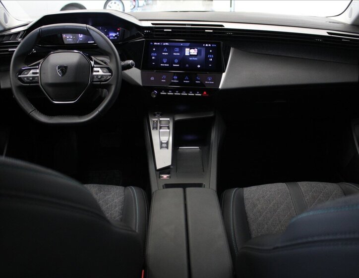 Peugeot 408 Liftback 1,2 l 96 kw