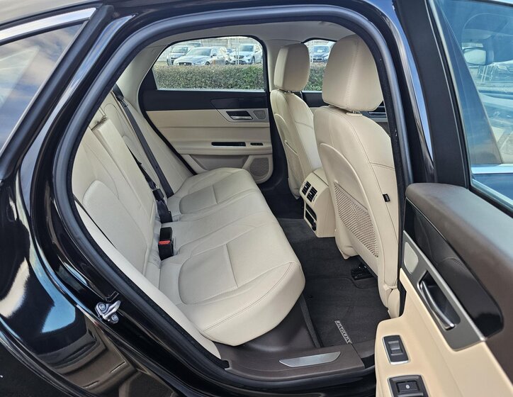 Jaguar XF Sedan 2,0 l 177 kw