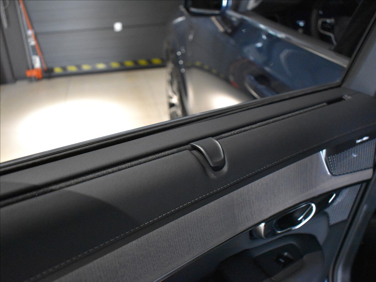 Volvo XC90 SUV / Terénní 2,0 l 335 kw