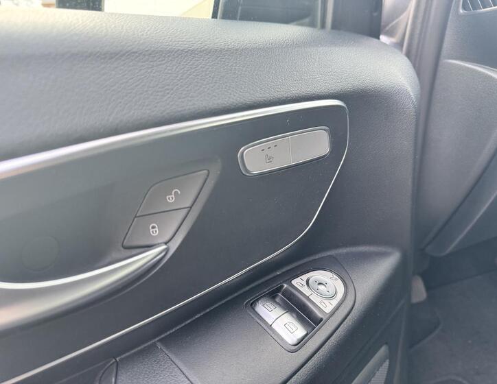 Mercedes-Benz Vito 12