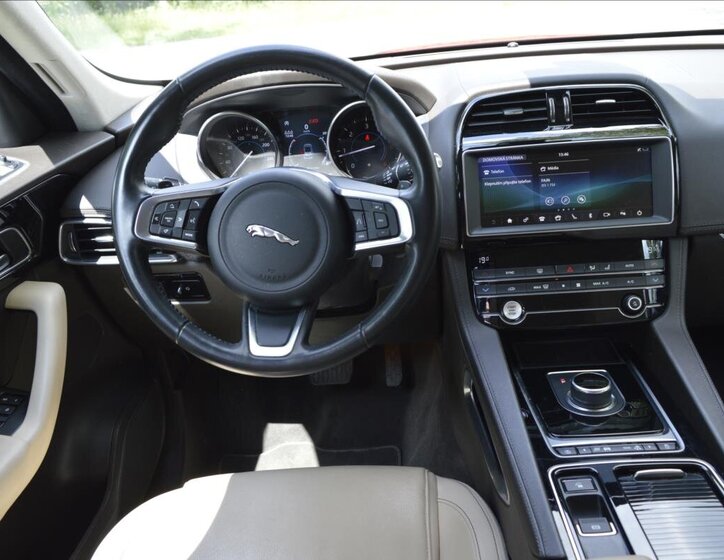 Jaguar F-Pace SUV 2,0 l 177 kw