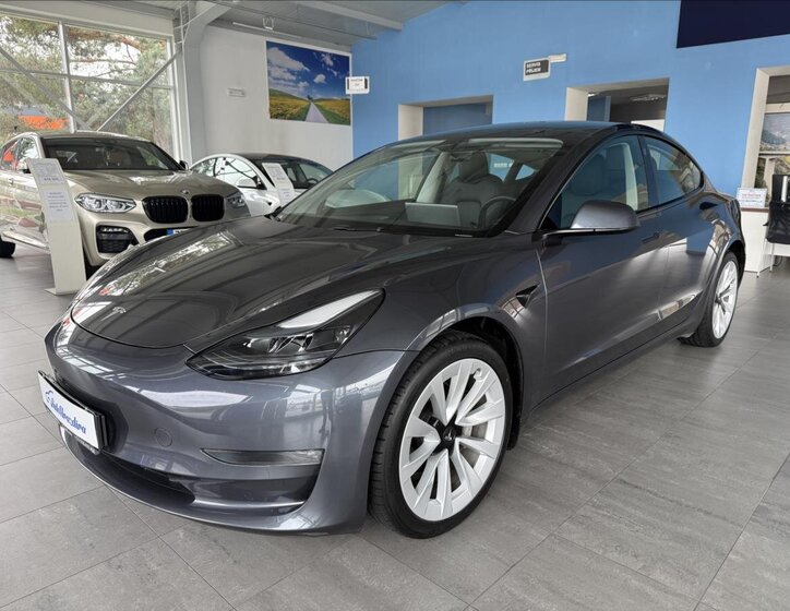 Tesla Model 3 Sedan / Limuzína 0,0 366 kw