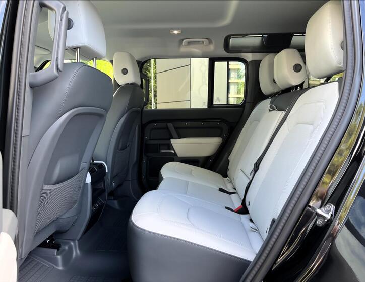 Land Rover Defender 20