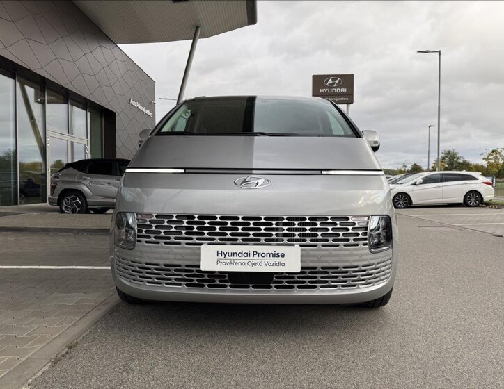 Hyundai Staria 5