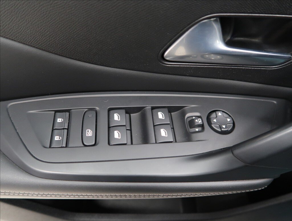 Peugeot 308 Kombi 1,2 l 96 kw