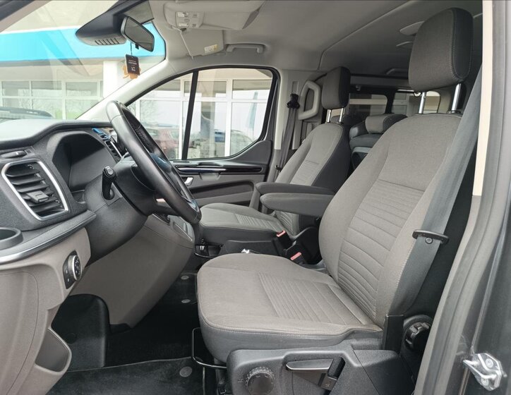 Ford Tourneo Custom MPV 2,0 l 110 kw