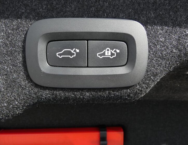 Volvo S90 Sedan / Limuzína 2,0 l 173 kw