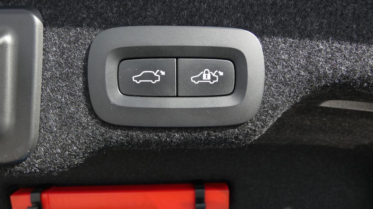 Volvo S90 Sedan / Limuzína 2,0 l 173 kw