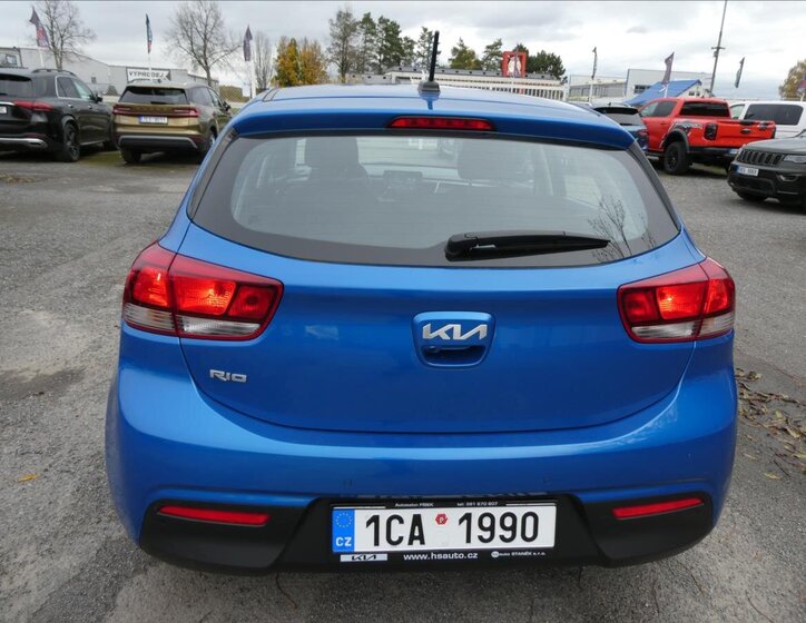 KIA Rio 8