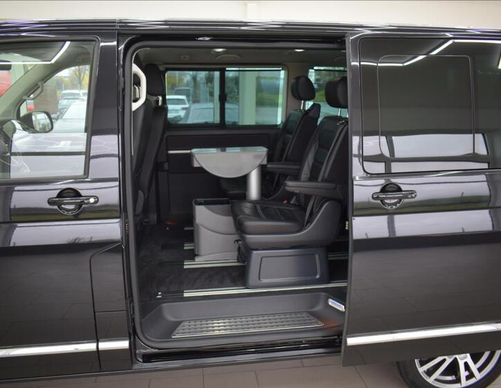 Volkswagen Multivan 11
