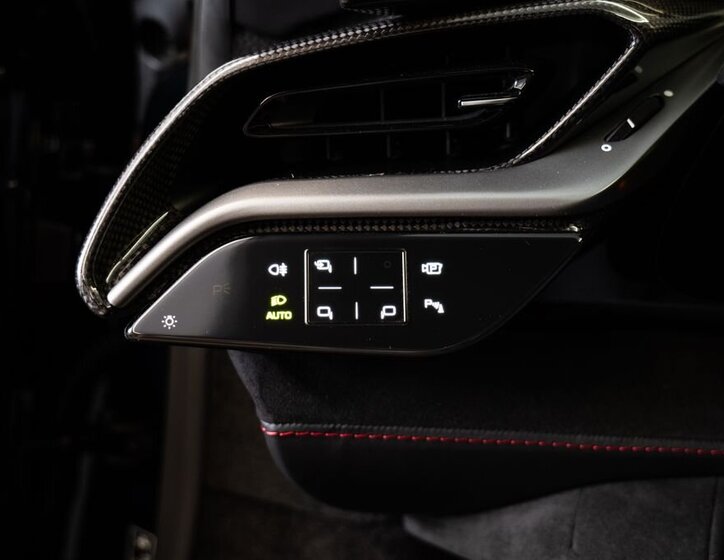 Ferrari SF90 Kupé 4,0 l 736 kw