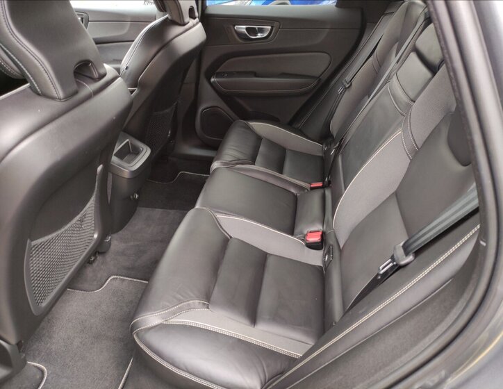 Volvo XC60 SUV / Terénní 2,0 l 140 kw