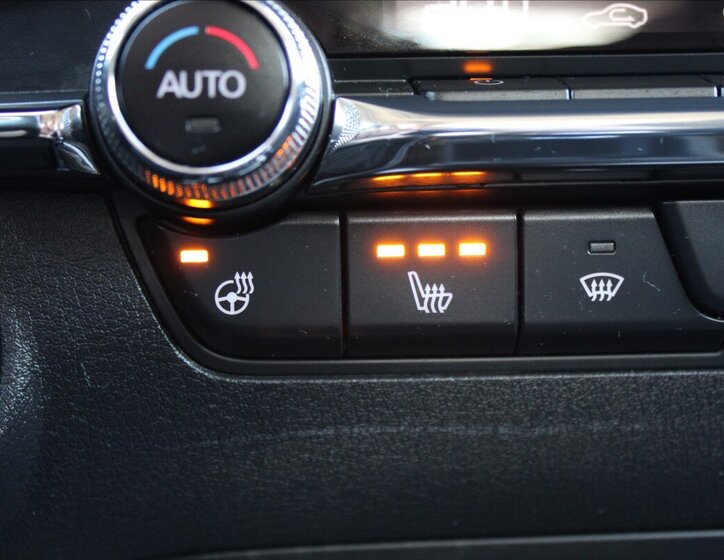 Mazda 3 Sedan / Limuzína 2,0 l 110 kw