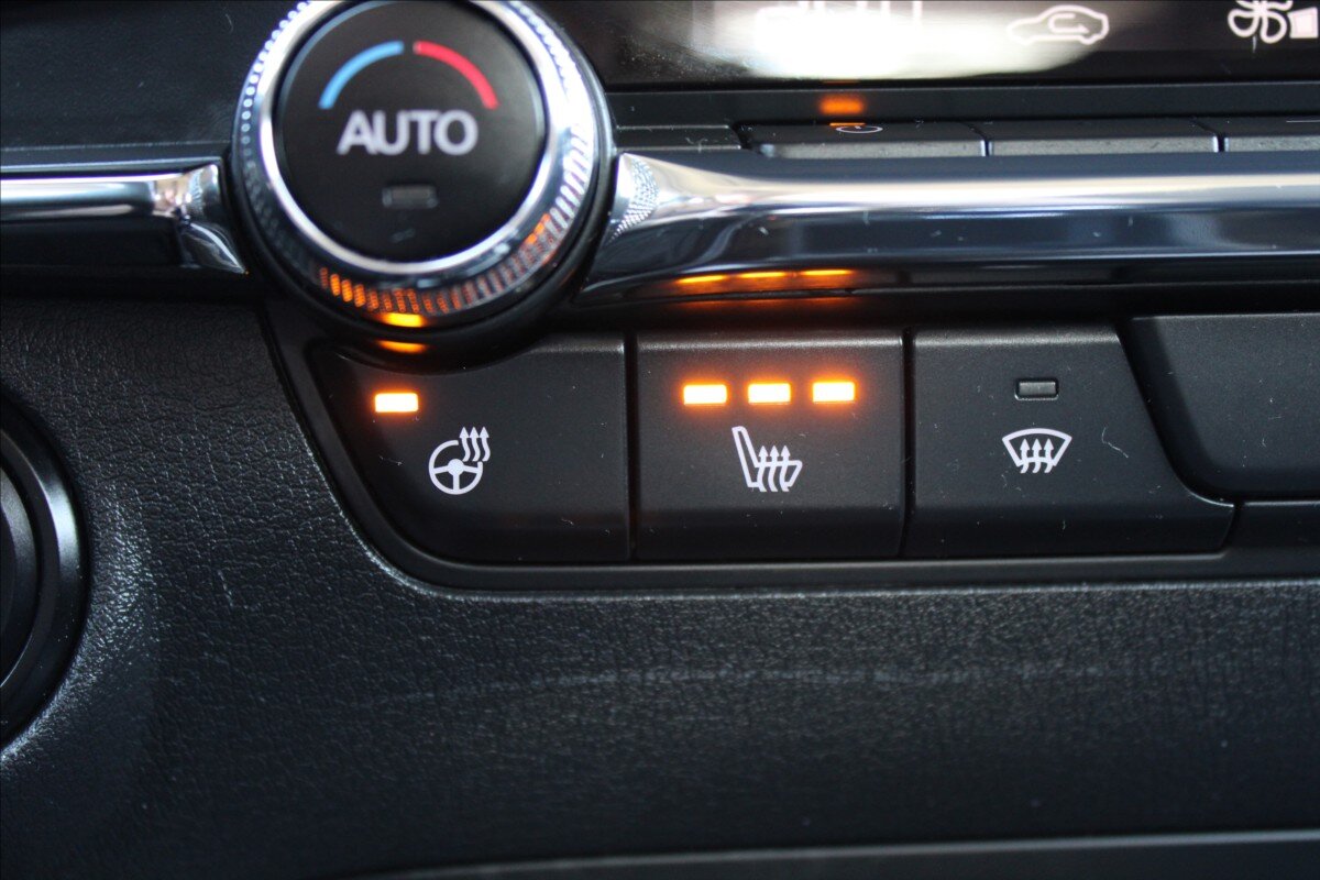 Mazda 3 Sedan / Limuzína 2,0 l 110 kw