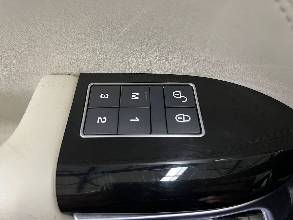 Land Rover Range Rover SUV / Terénní 4,4 l 250 kw