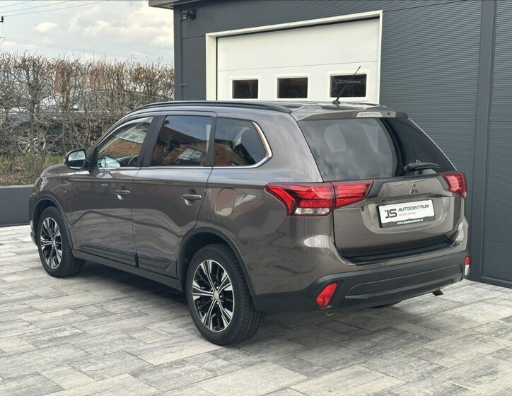 Mitsubishi Outlander SUV / Terénní 2,3 l 110 kw