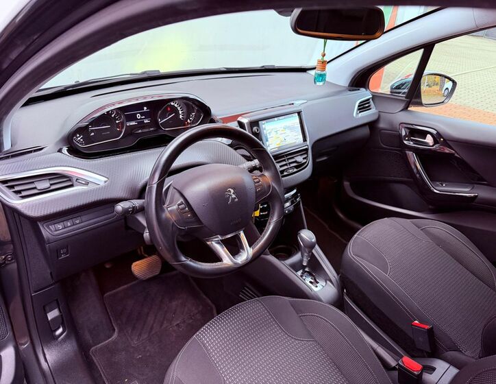 Peugeot 208 14