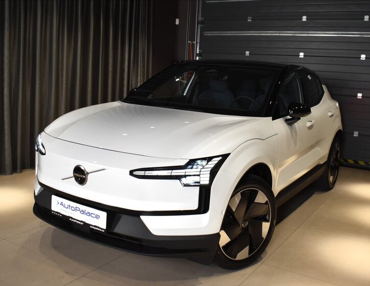 Volvo EX30 SUV / Terénní 0,0 200 kw