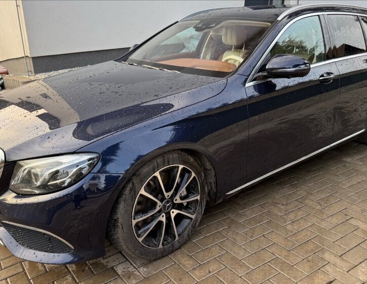 Mercedes-Benz Třídy E Kombi 0,0 245 kw