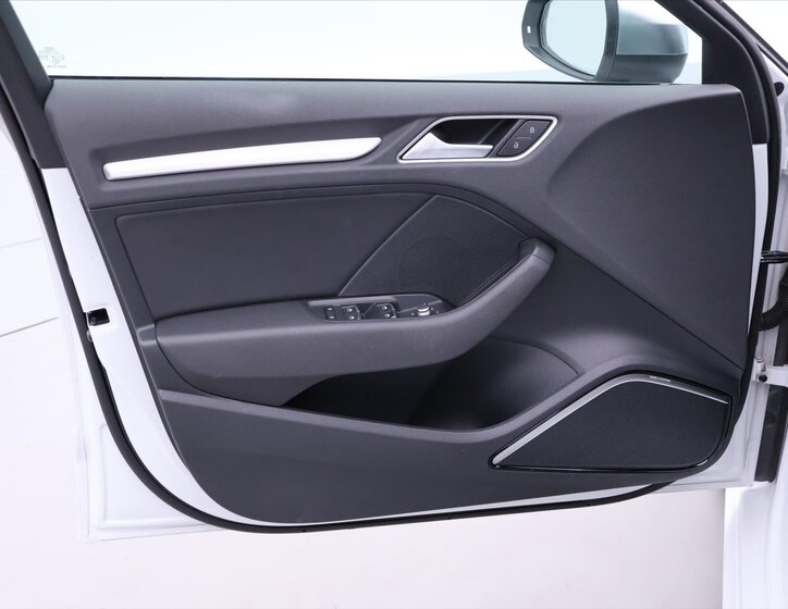 Audi S3 Hatchback 2,0 l 221 kw