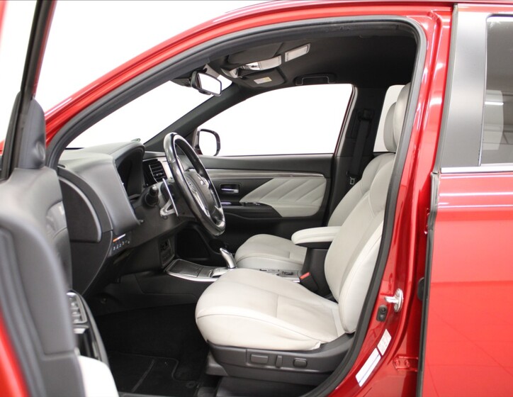 Mitsubishi Outlander 6