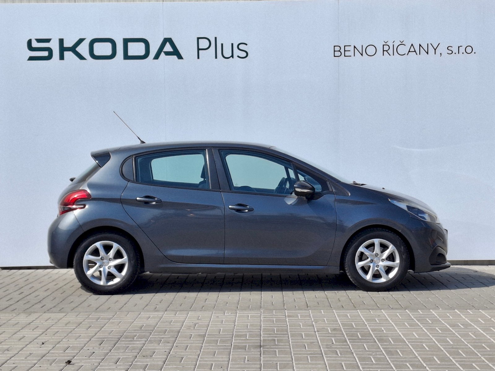 Peugeot 208 Hatchback 1,2 l 60 kw