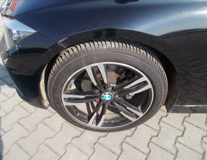 BMW Řada 3 Sedan / Limuzína 2,0 l 135 kw
