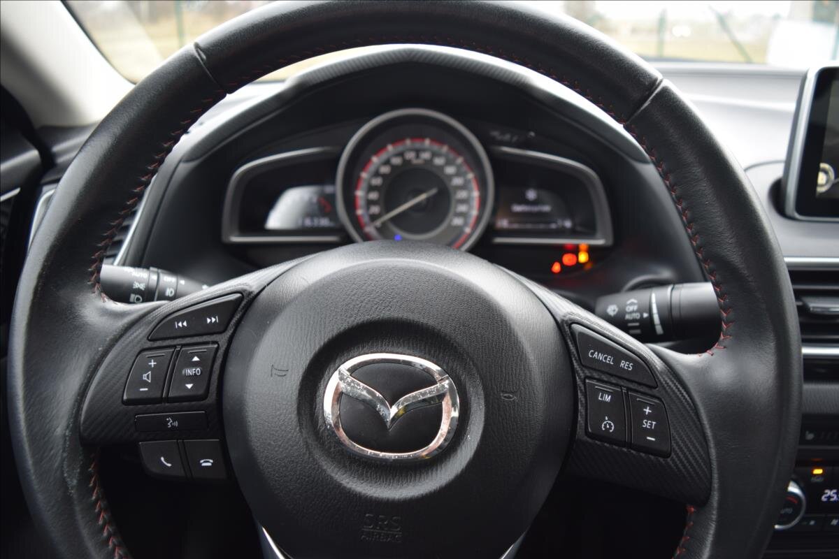 Mazda 3 Sedan 1,5 l 74 kw