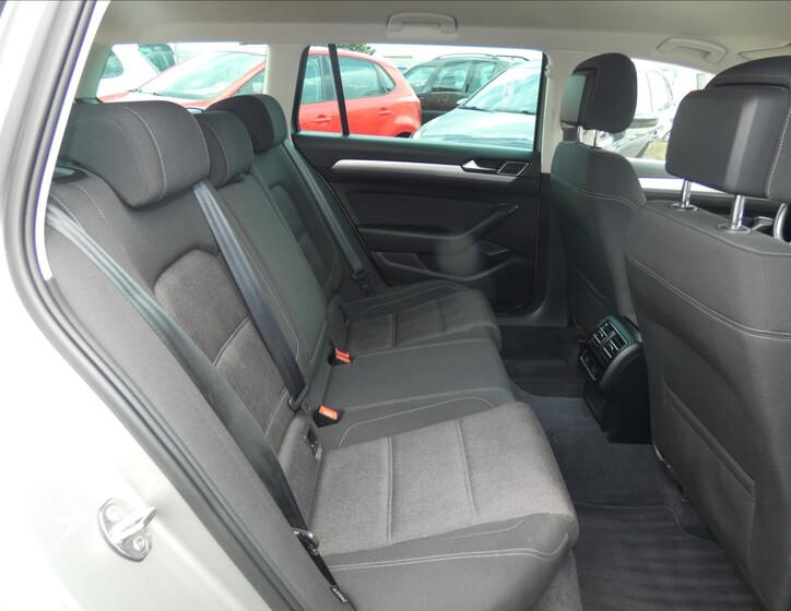 Volkswagen Passat 12