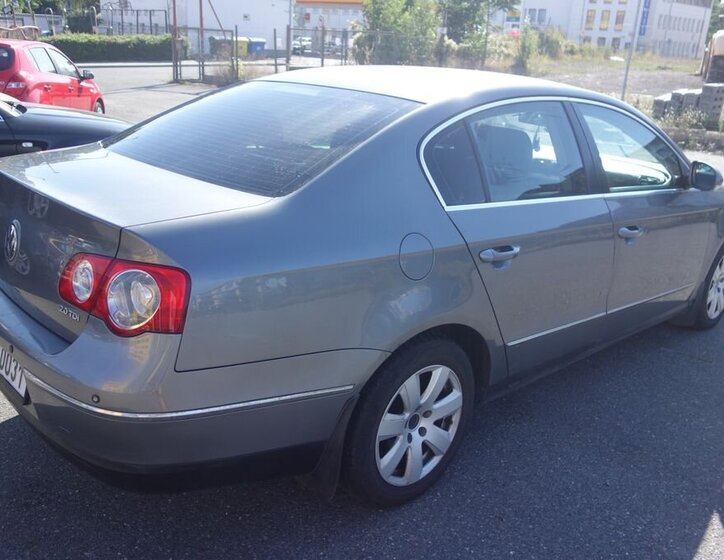 Volkswagen Passat Sedan 2,0 l 103 kw