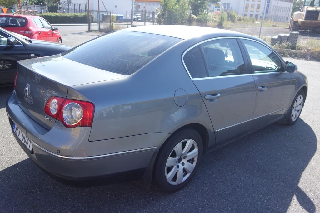 Volkswagen Passat Sedan 2,0 l 103 kw