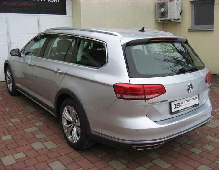 Volkswagen Passat 10