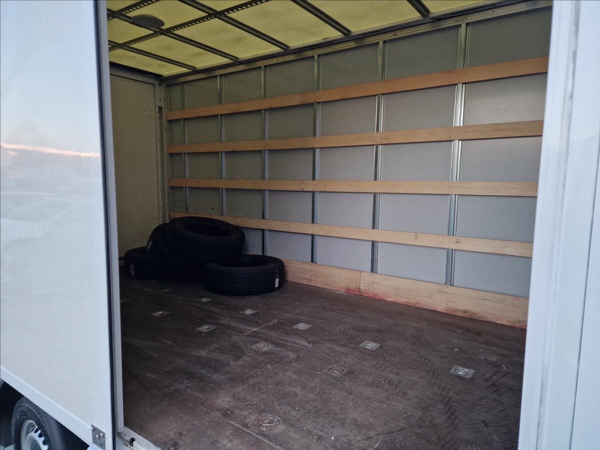 Volkswagen Crafter Skříň 2,0 l 103 kw