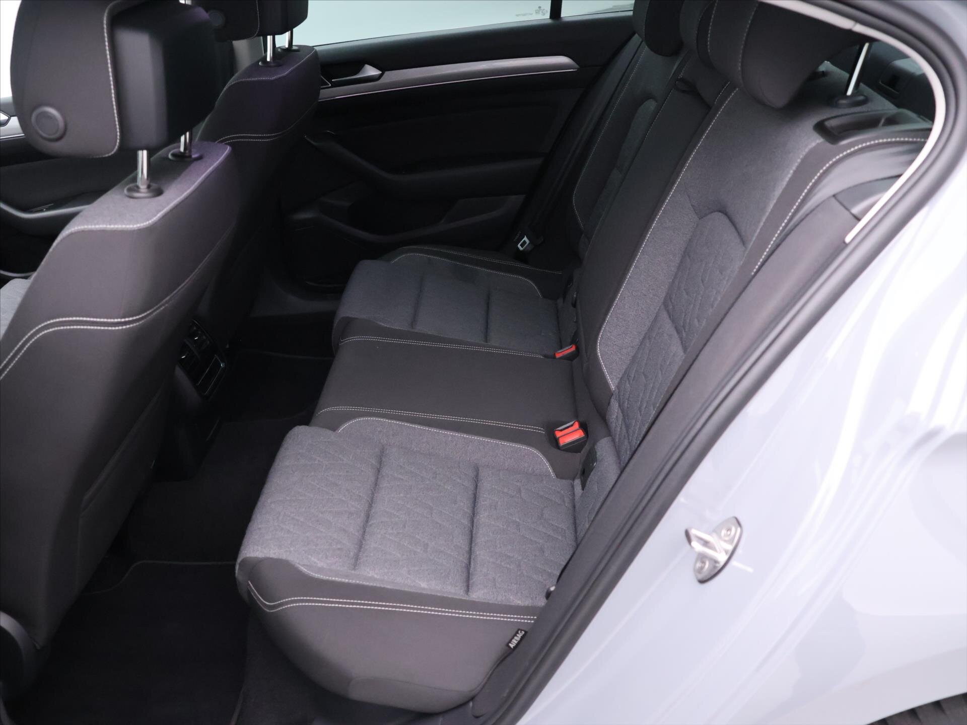Volkswagen Passat Sedan / Limuzína 1,5 l 110 kw