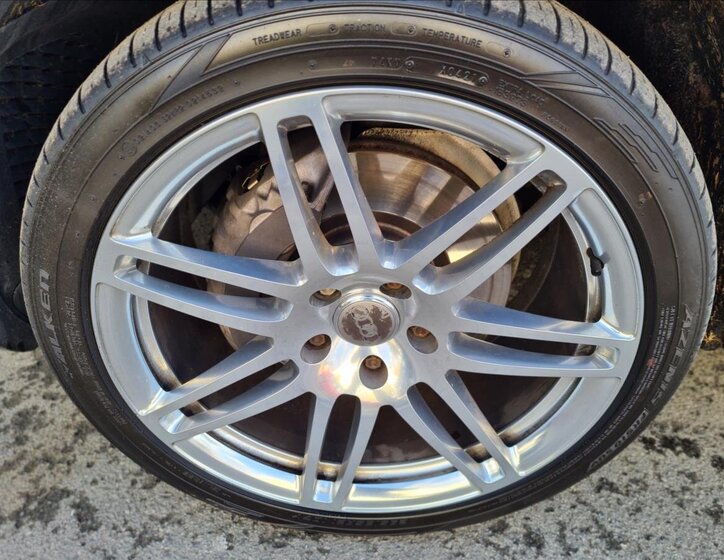 Volkswagen Touareg SUV 4,1 l 250 kw