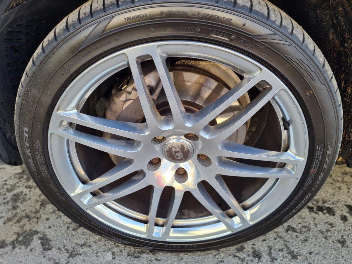 Volkswagen Touareg SUV 4,1 l 250 kw