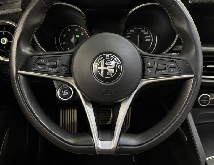 Alfa Romeo Stelvio 9