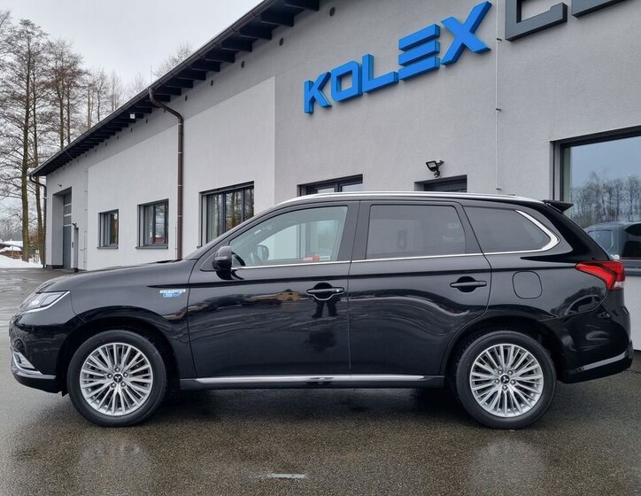 Mitsubishi Outlander SUV 2,4 l 165 kw