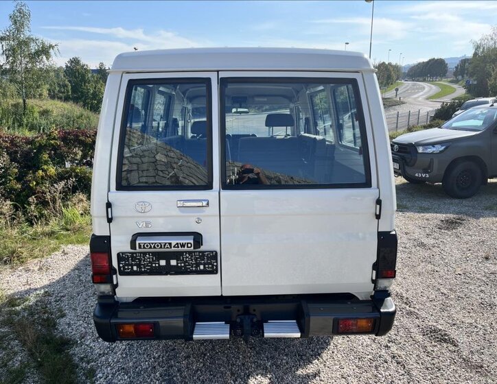 Toyota Land Cruiser 6