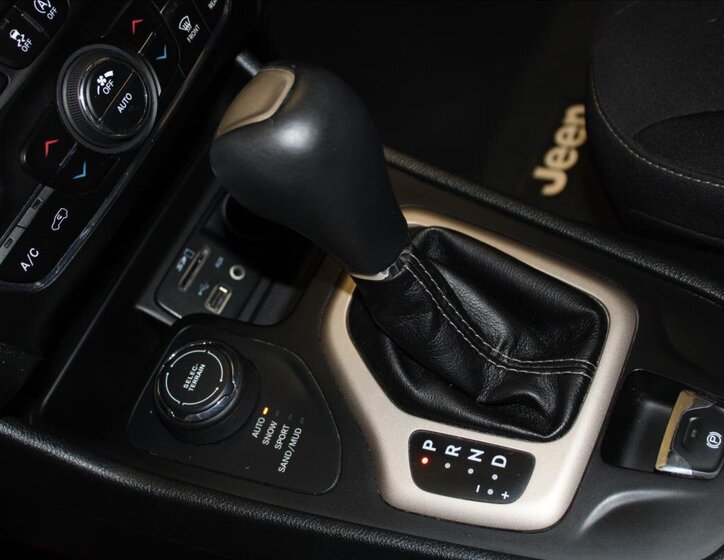 Jeep Cherokee SUV / Terénní 2,2 l 136 kw