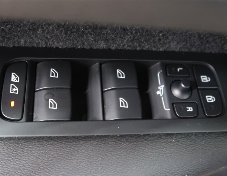 Volvo XC40 Kombi 2,0 l 145 kw