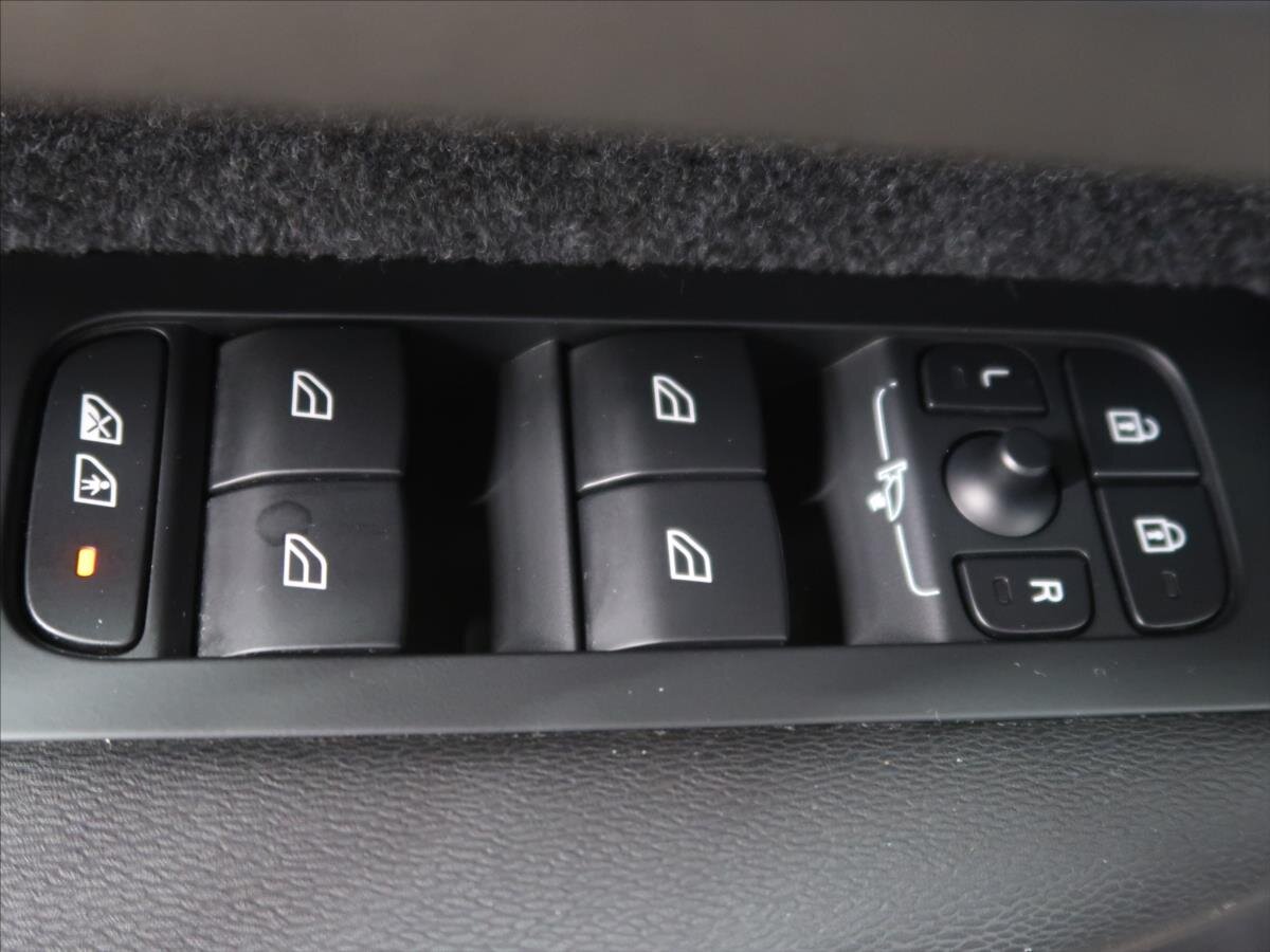 Volvo XC40 Kombi 2,0 l 145 kw