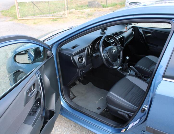 Toyota Auris 9