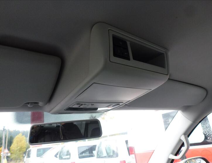 Volkswagen Caravelle 37