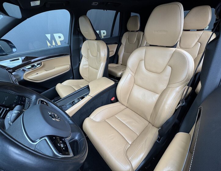 Volvo XC90 SUV / Terénní 2,0 l 173 kw